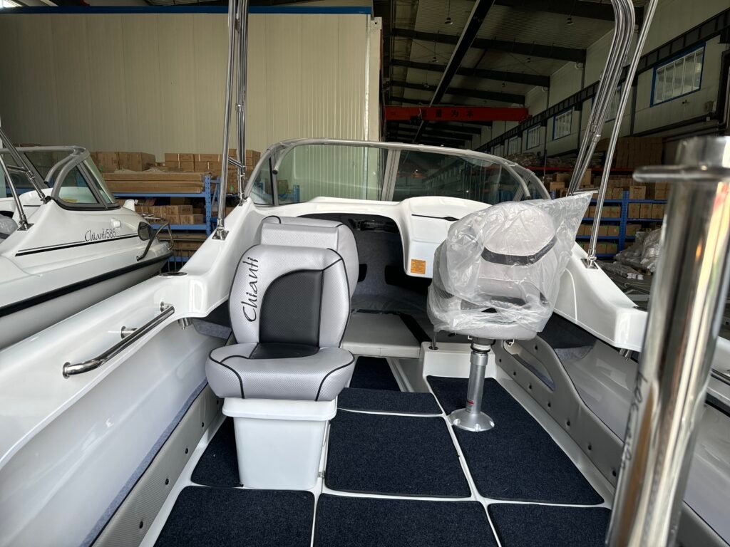 Sportboot - Atomix 585SC - Xavier Watersports