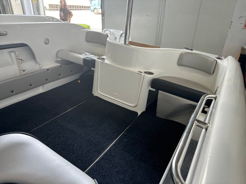 Sportboot - Atomix 585SC - Xavier Watersports