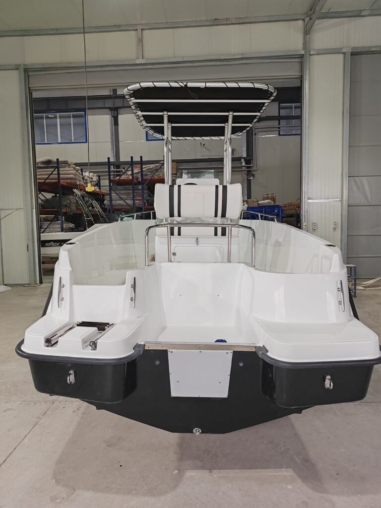 A-600CC Consoleboot | Visboot | Xavier Watersports