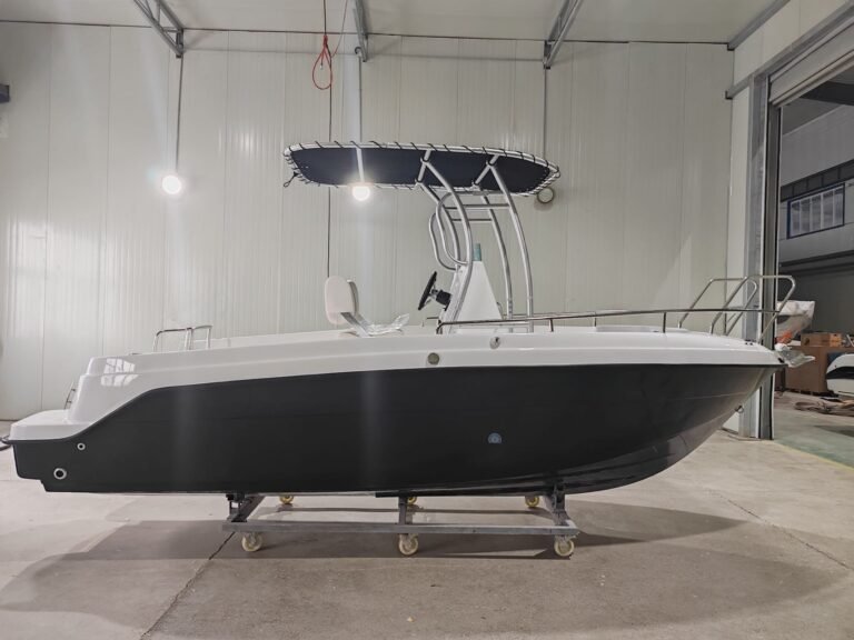 A-600CC Consoleboot | Visboot | Xavier Watersports