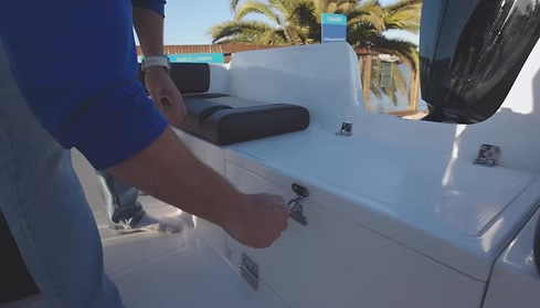 Ocean-X 730 | Consoleboot | Xavier Watersports