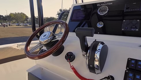 Ocean-X 730 | Consoleboot | Xavier Watersports