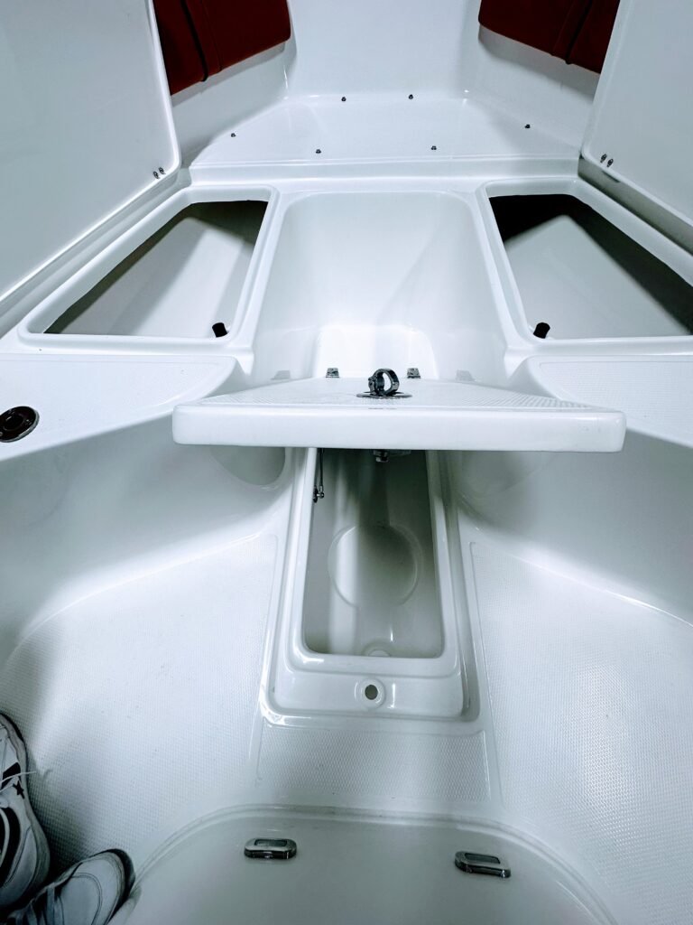 Ocean-X 730 | Consoleboot | Xavier Watersports