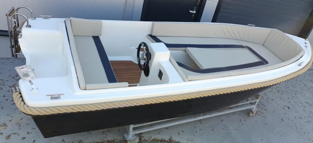 XAVIER MARINE 470