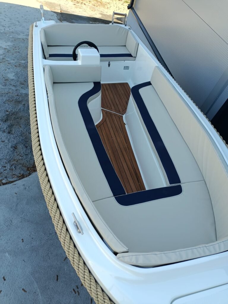 XAVIER MARINE 470