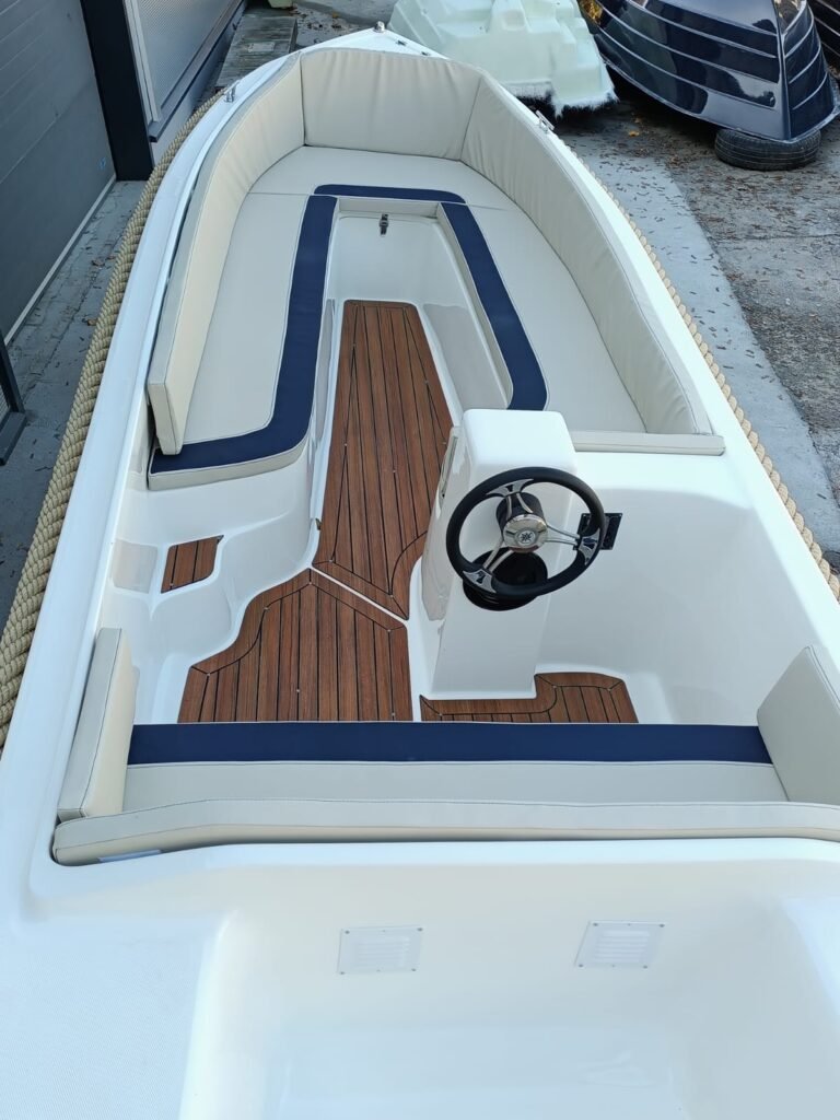 XAVIER MARINE 470